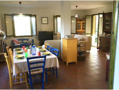 Alghero, Villa Melissa With Swimming Pool Ideal For 6 People