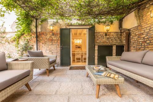Luxury Garden House La Baruffa