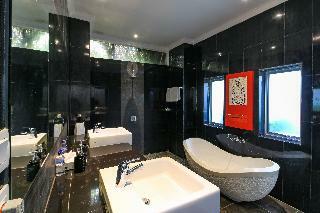 Hotel Aleesha Villas & Deluxe Suites