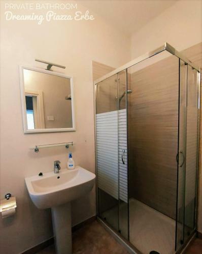 Hostal Dreaming Piazza Erbe Rooms