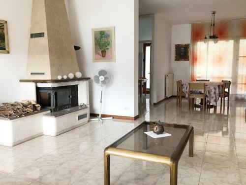 Big Apartment With Lake View And Three Bedrooms