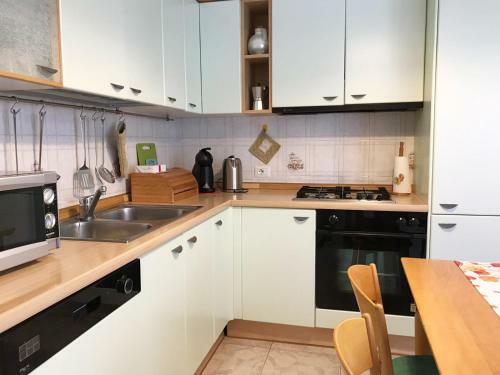 Big Apartment With Lake View And Three Bedrooms