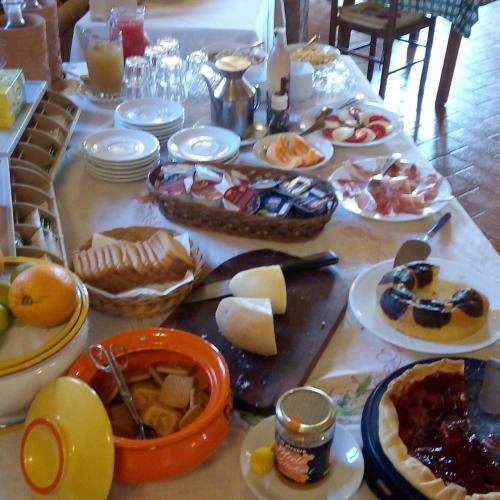 Hostal Colors Tastes In The Montagnola Senese