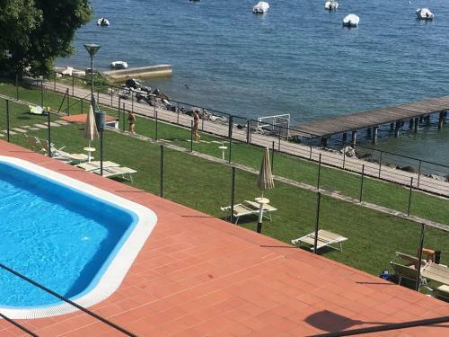 Splendid Apartment In Padenghe Sul Garda Bs With Garden