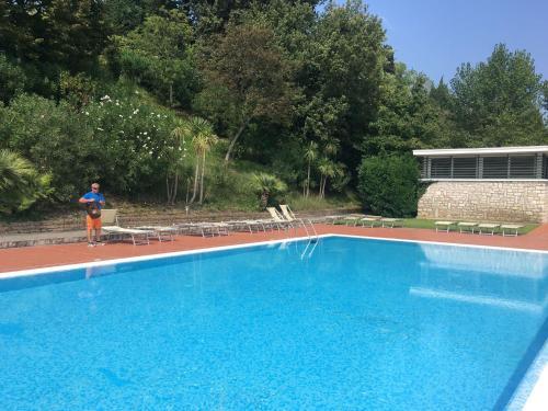 Splendid Apartment In Padenghe Sul Garda Bs With Garden