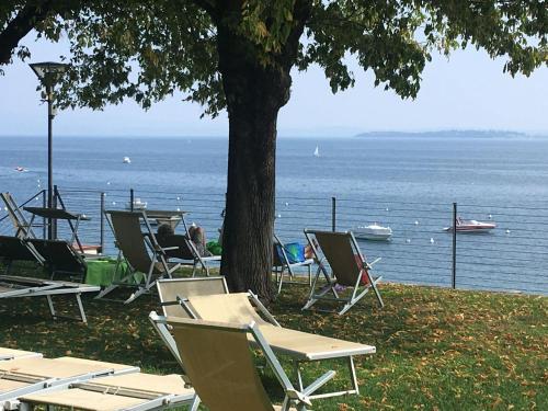 Splendid Apartment In Padenghe Sul Garda Bs With Garden