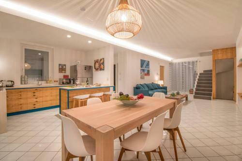 Villa In Capitolo Sleeps 10 With Pool And Air Con