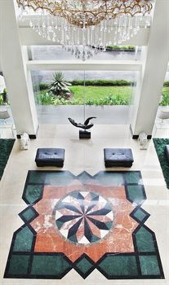 Sintesa Peninsula Hotel