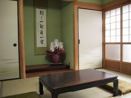 Hostal Guest House Hachi Hachi