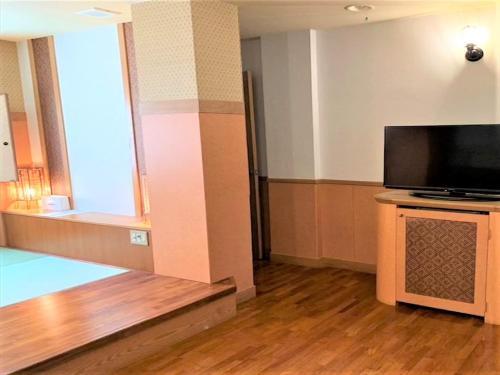 Hotel ?-bin-
