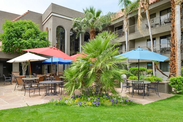 Hotel Holiday Inn Exp. Palm Desert-rancho Mirage/golf(.)
