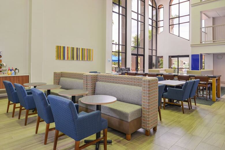 Hotel Holiday Inn Exp. Palm Desert-rancho Mirage/golf(.)