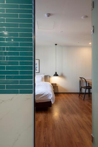 Seomyeon Brown-dot Hotel Gold
