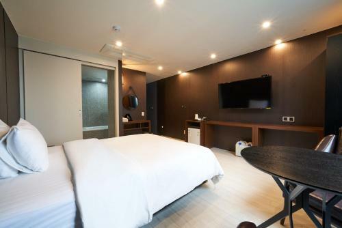 Bardot Hotel Busan Gupo