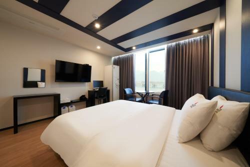 Bardot Hotel Busan Gupo