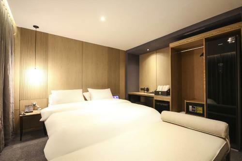 The Van Hotel