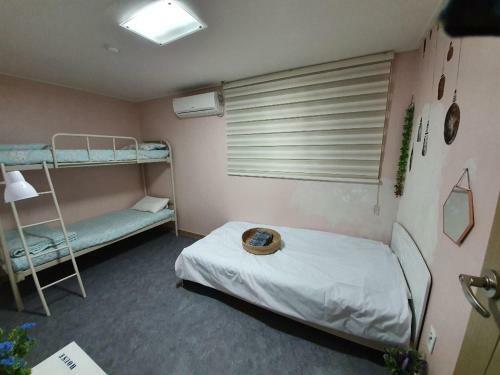 Hostal Mw House