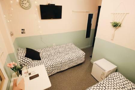 Hostal Mw House