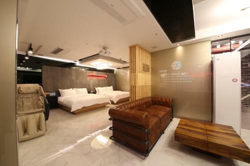 The J Hotel