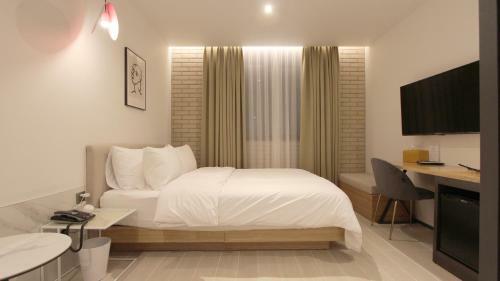 Seven Bricks Hotel