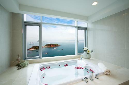 Hidden Bay Hotel