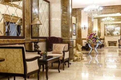 Alanda Hotel