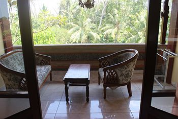 Hostal Gusti's Garden Bungalows