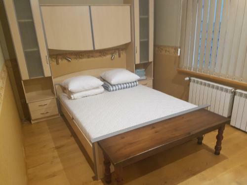 Cozy Home Two Bedroom Apartments