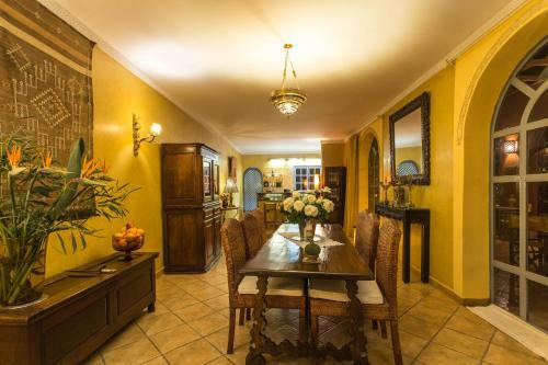 Villa Les Oliviers - A Setting Of Tranquility