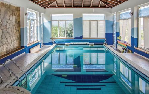Seven-bedroom Holiday Home In Zanjic