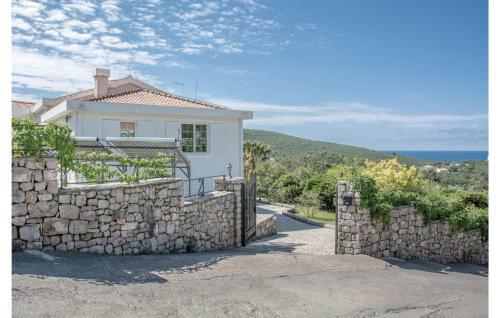 Seven-bedroom Holiday Home In Zanjic