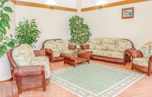 Seven-bedroom Holiday Home In Zanjic