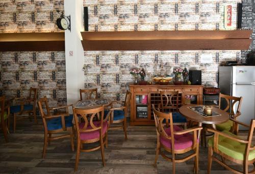 Villa Nina Hotel & Lounge Bar