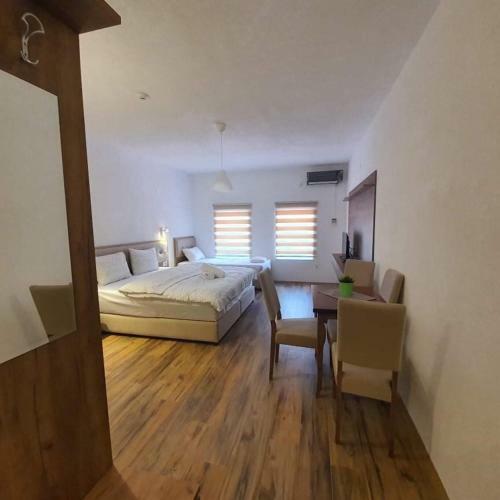 Hostal Fuk-tak Apartmani & Restoran
