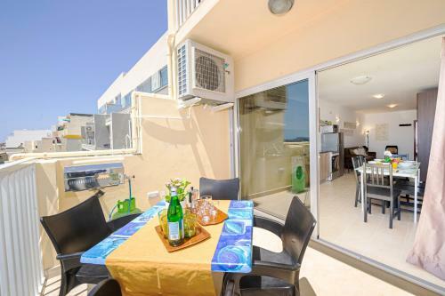 Summer Breeze Apartment With Panoramic Terrace - By Getawaysmalta
