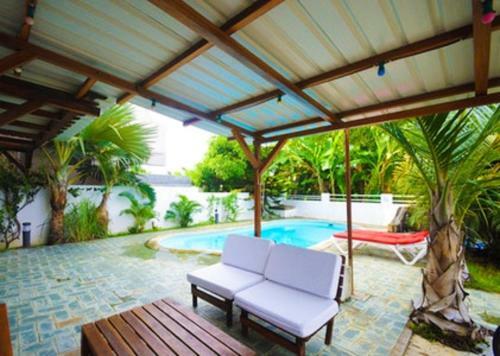 Apartment With One Bedroom In Pereybere With Shared Pool Terrace And Wifi