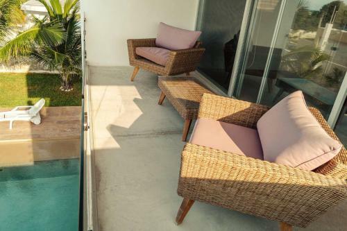 Breathtaking Beach Villa, Feel The Inviting Vibe!
