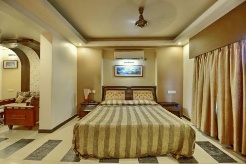 Hotel Pushpak