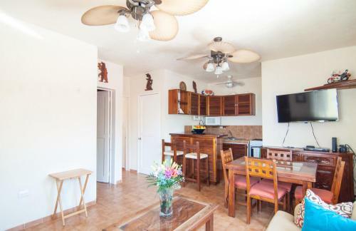 Apartamento Lovely Beachfront Condo In Playa - Steps To 5th Ave!
