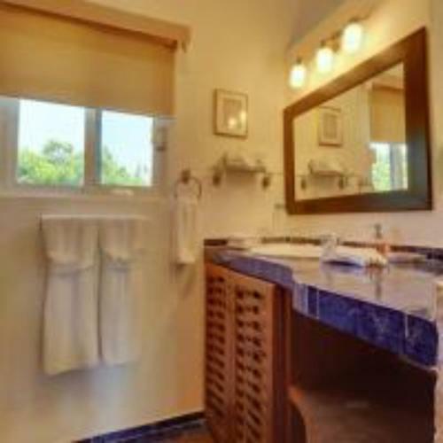 Condo With Pool, Beach Access/full Hotel Services!