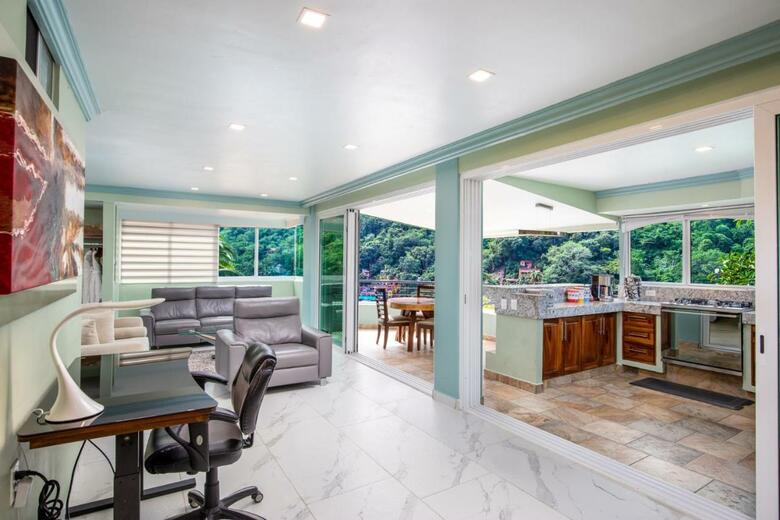 Ocean Frontage Cottage