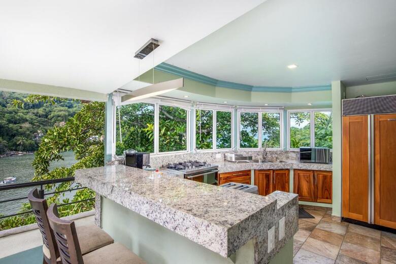 Ocean Frontage Cottage