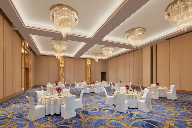 Hotel Courtyard By Marriott Bhopal