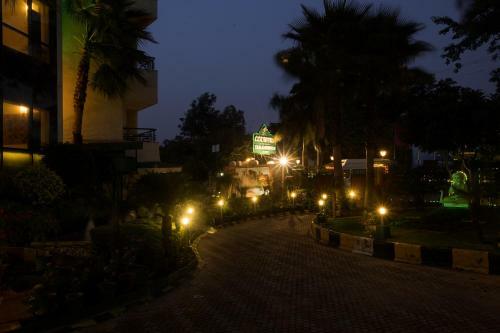Hotel Country Inn & Suites By Carlson Haridwar