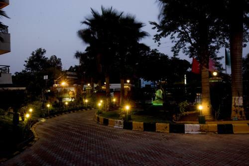 Hotel Country Inn & Suites By Carlson Haridwar