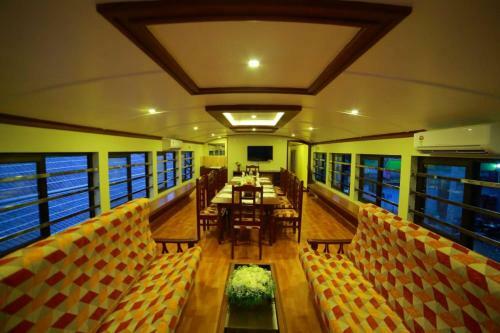 Hotel Cosy Houseboats