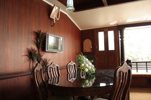Hotel Cosy Houseboats