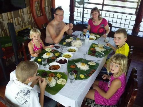 Vaishnav Tours
