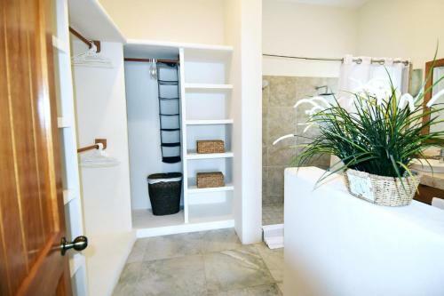 1031 - Villas Carey Condo