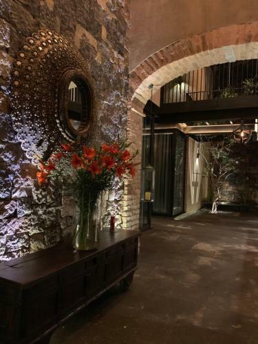 M�b� Hotel Boutique